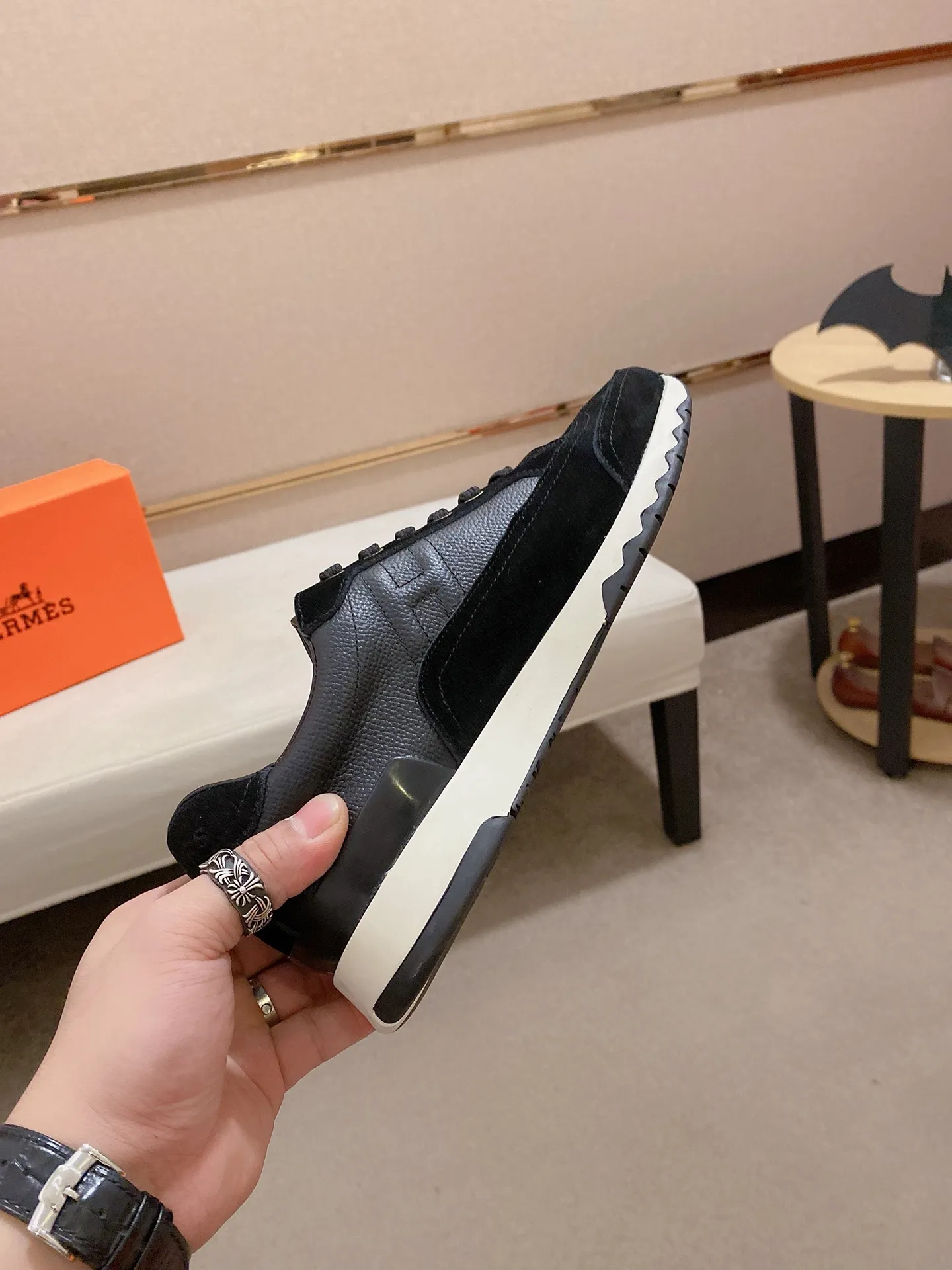 Ex-factory price: 500💰《HERMES》【Classic original single version】Hermès; top 🔝purchasing agent🔍🔍men's latest 🇺🇸sold simultaneously, original imported from Italy ▲▲first-layer cowhide ▲▲ (high-end, nobility and class) ) Exquisite workmanship (Italian 🇮🇹 imported water-dyed 🐂 cowhide lining) sole: original sole provided by the original factory, ⚠️exclusive double-layer activity·TPR·rubber·combined molded outsole; super comfortable·wear-resistant·non-slip·environmental protection The real thing is more beautiful when photographed in kind (high quality, following orders), you can come in and out at will * Number of yards: 38·39·40·41·42·43·44# (can be customized 45.)